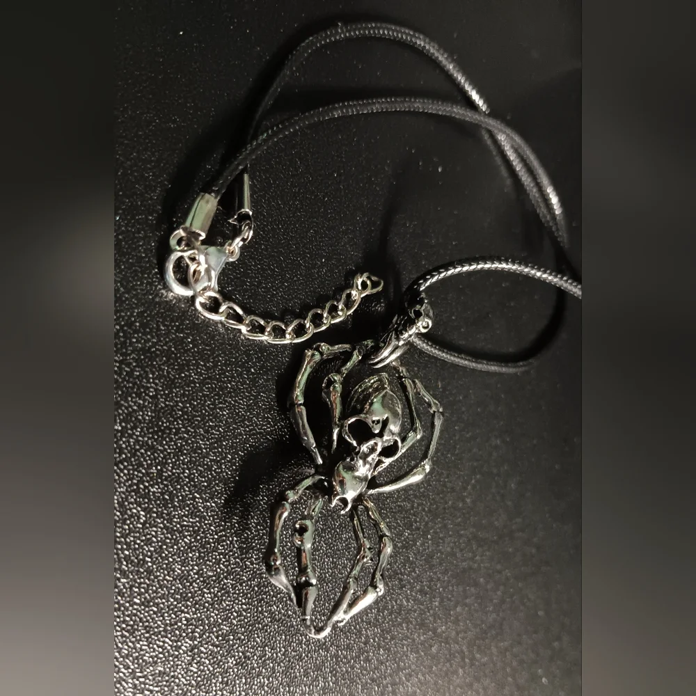 Double Skull Spider Necklace (New)